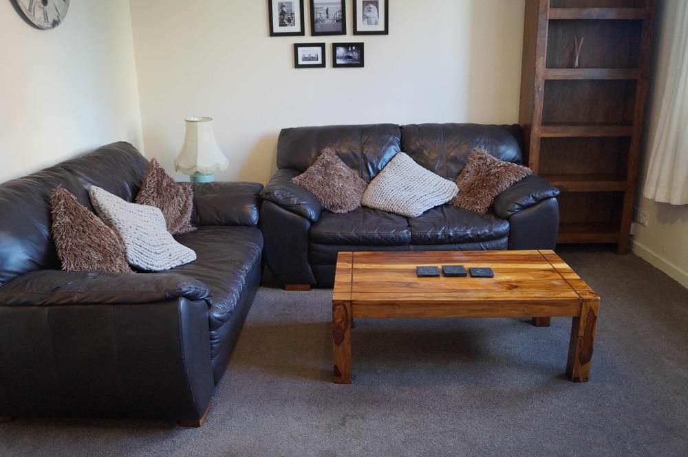 Property photo 3 of 6 Lounge 2