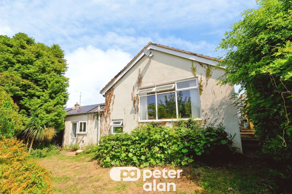 Property photo 2 of 25
