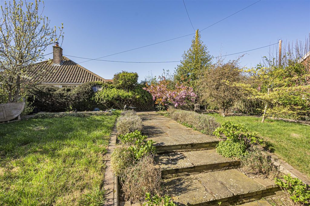 Property photo 3 of 17 Garden