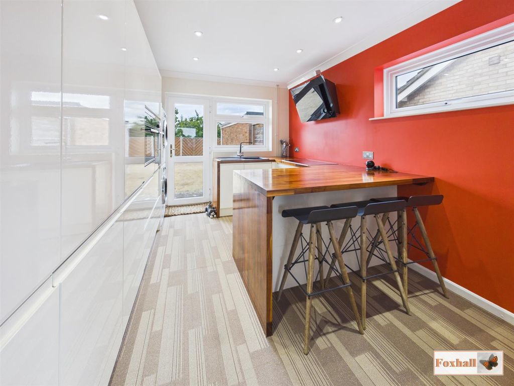 Property photo 2 of 19 Kitchen Breakfast Room