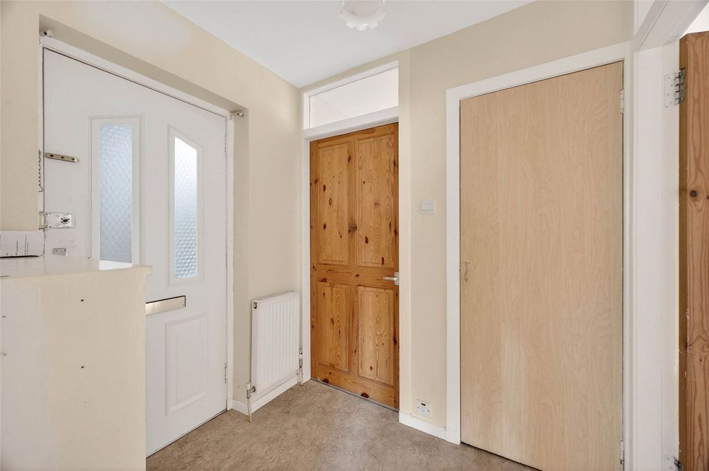 Property photo 3 of 15 81 Cairncry Road