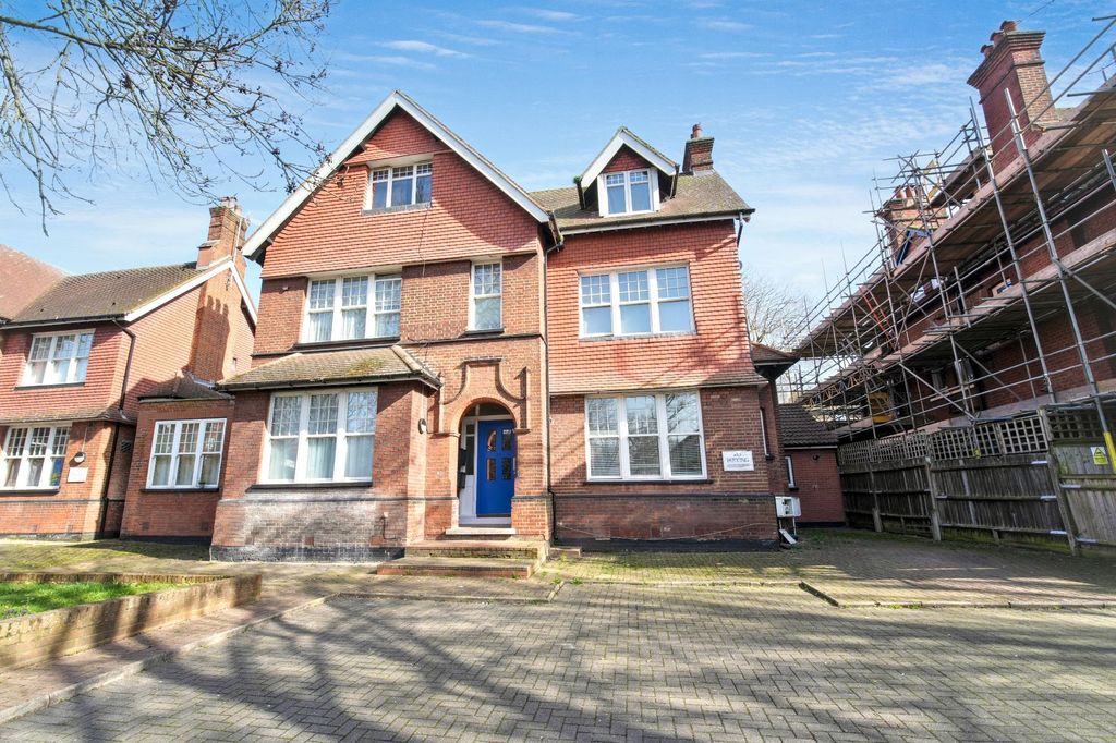 Property photo 1 of 7 Flat B, 14 Aldrington Road, Streatham, London Sw16 1th
