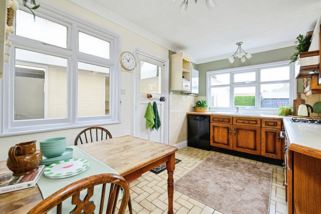Property photo 2 of 21
