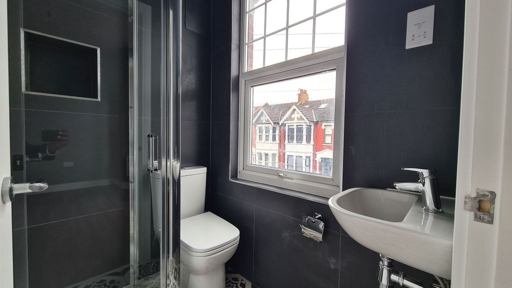 Property photo 3 of 4