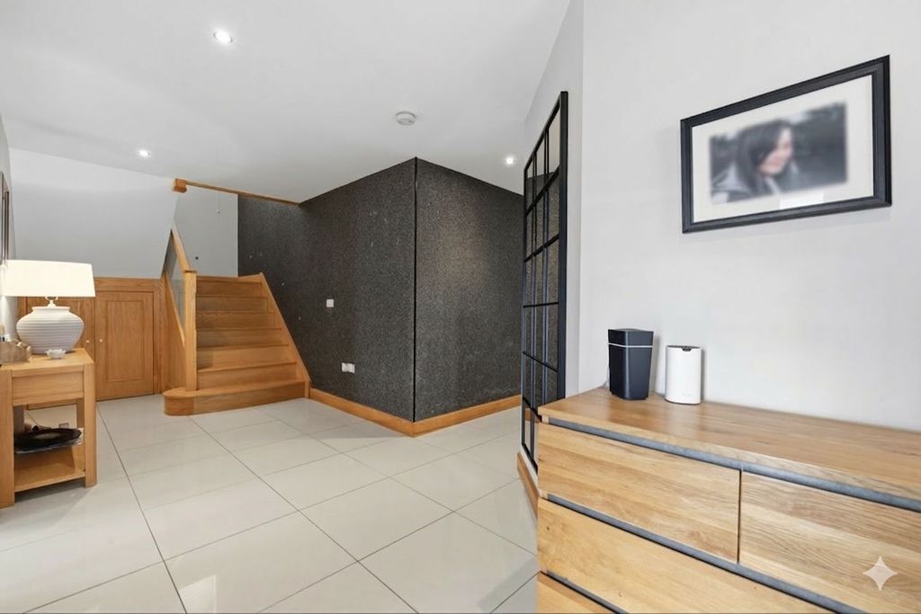 Property photo 3 of 36