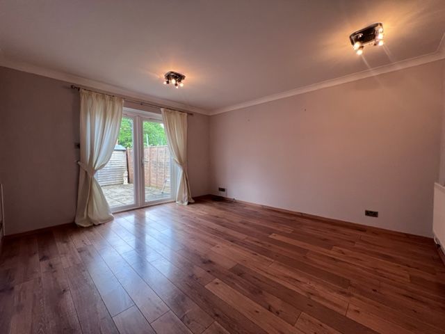 Property photo 3 of 7 Living Room