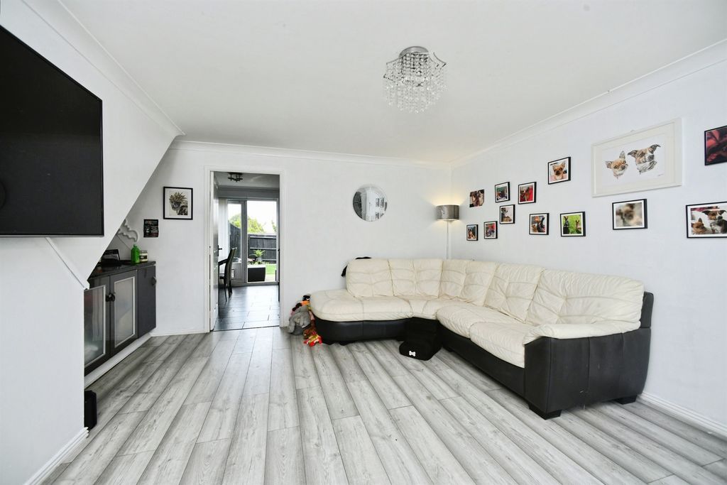 Property photo 3 of 18