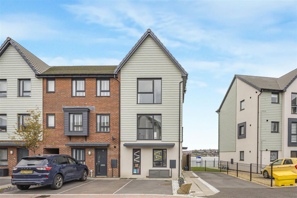 Property photo 1 of 24 32-A7409908.Jpg