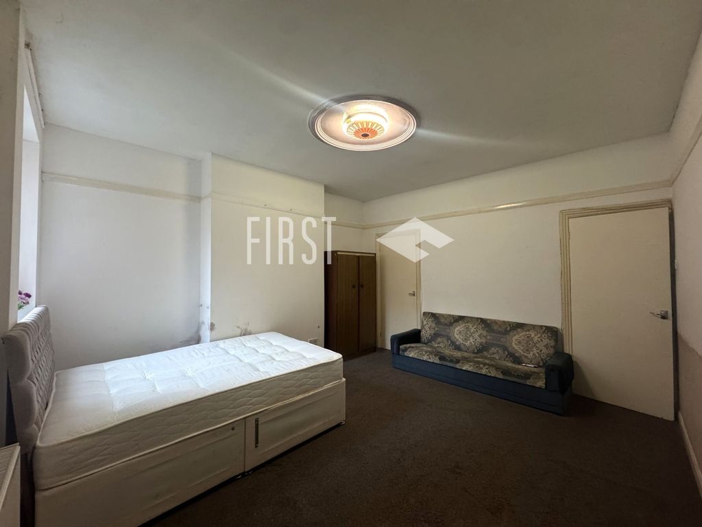 Property photo 2 of 8 Photo 3