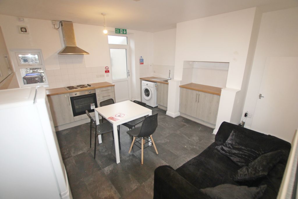 Property photo 3 of 7 3