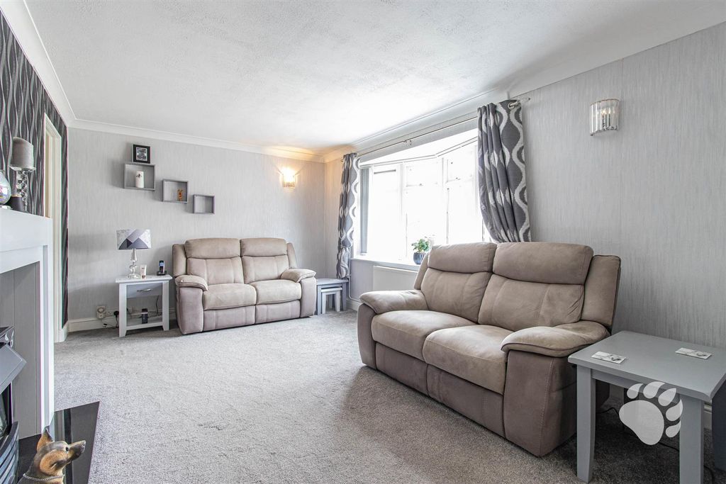 Property photo 3 of 25 Living Room