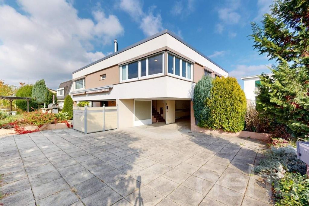 Property photo 3 of 12