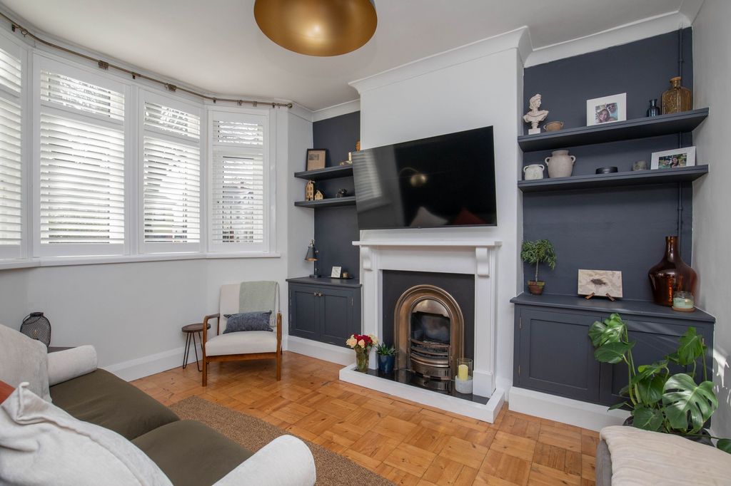 Property photo 2 of 28