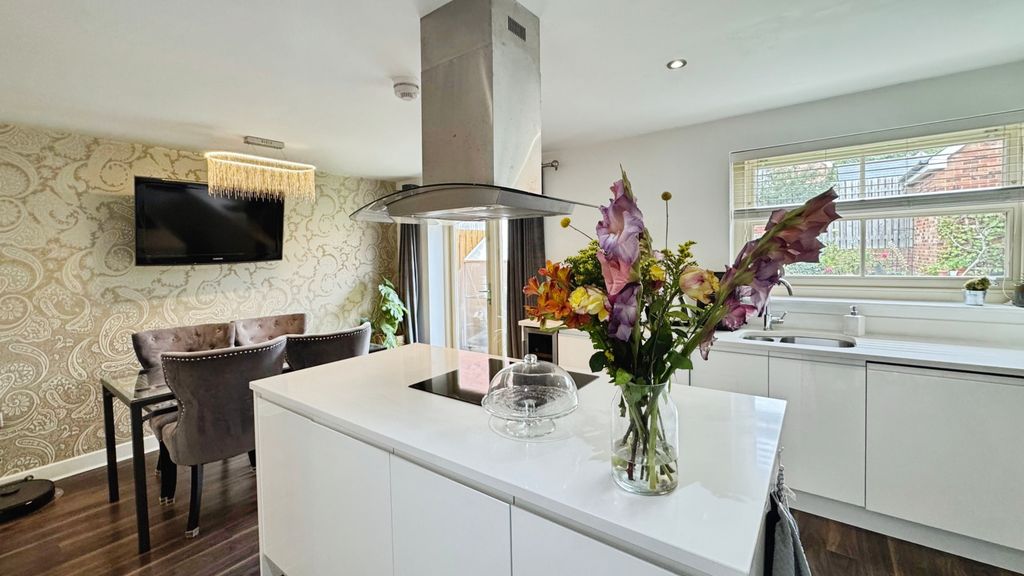 Property photo 3 of 15 687A7Bb5-Img_5573