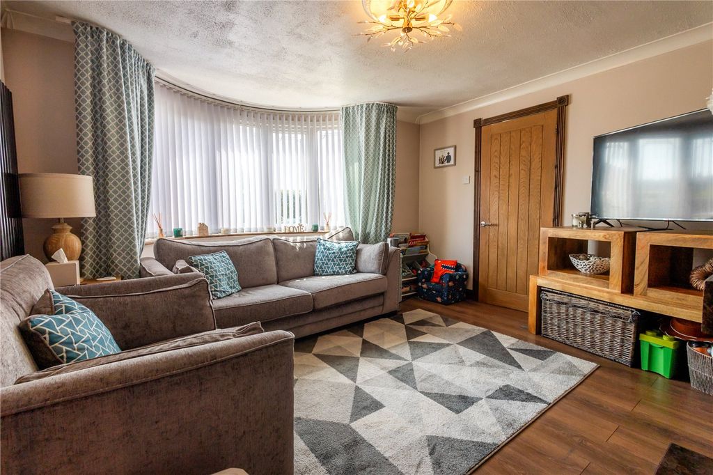 Property photo 2 of 27 Picture No. 05