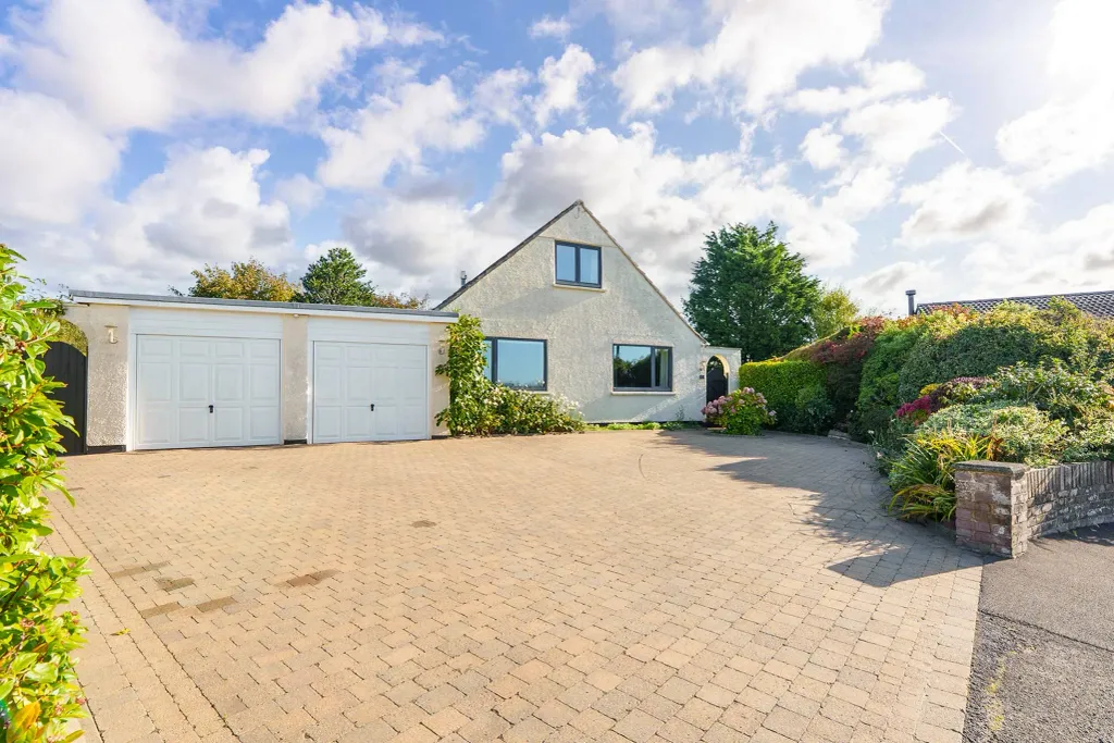 Property photo 1 of 33