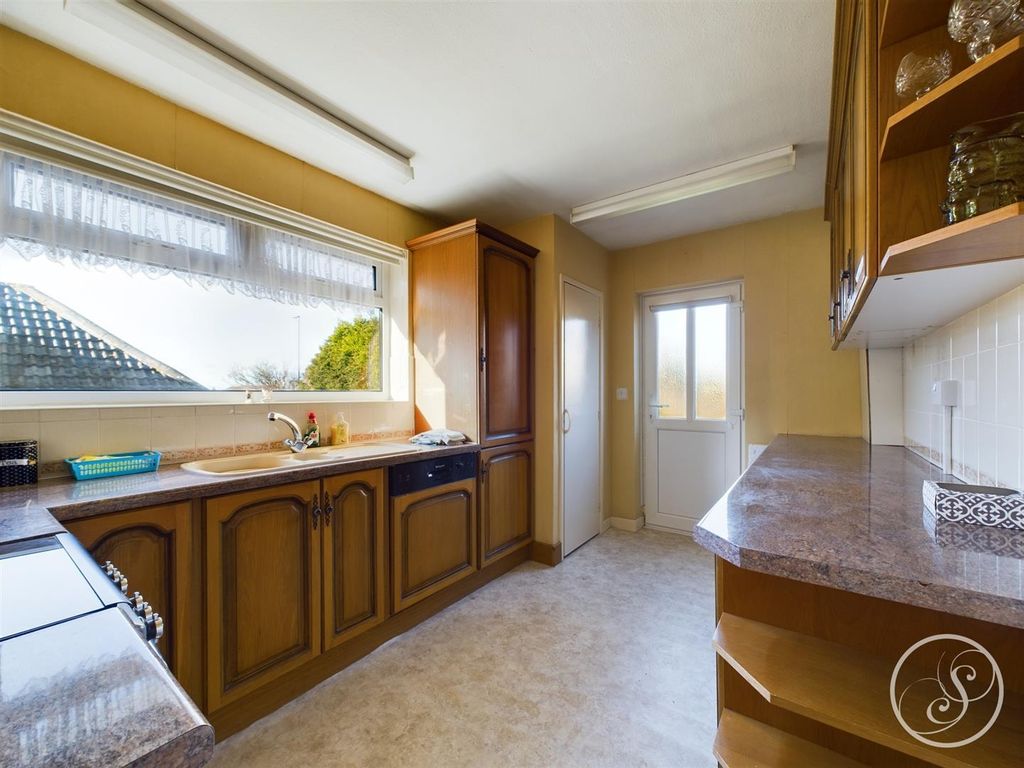 Property photo 2 of 20 Kitchen
