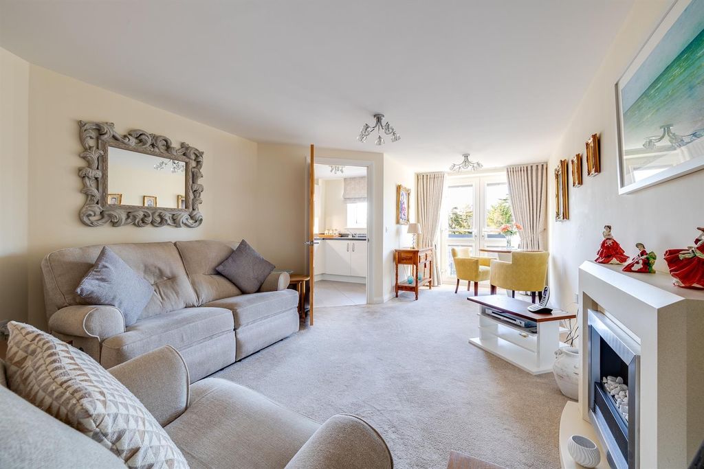 Property photo 1 of 58 Lounge