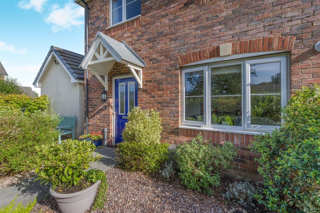 Property photo 2 of 23