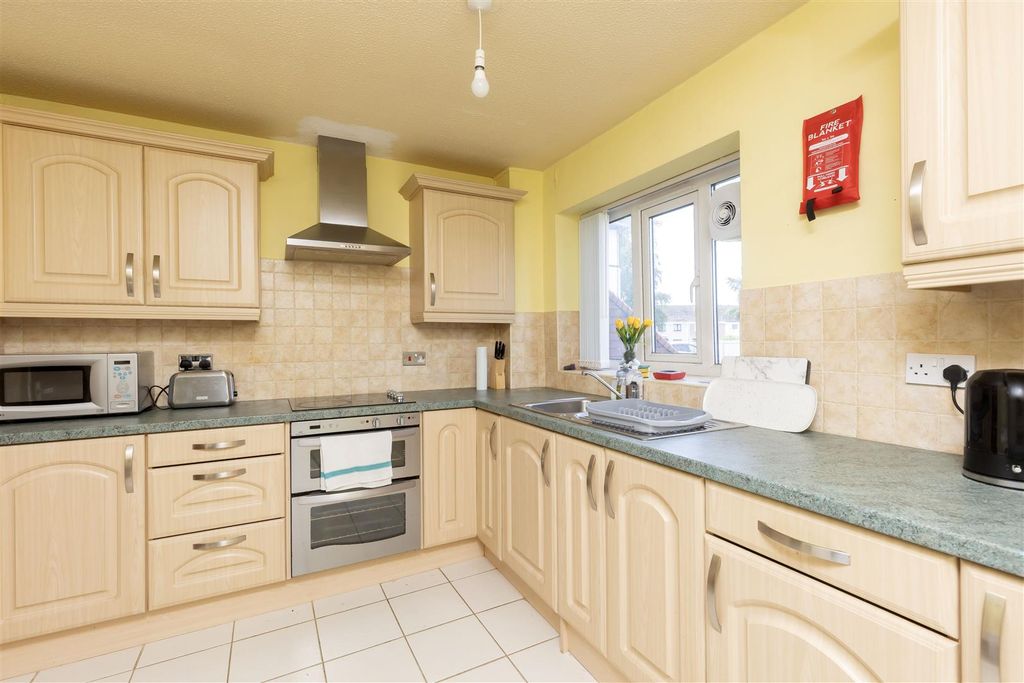 Property photo 3 of 20 Kitchen