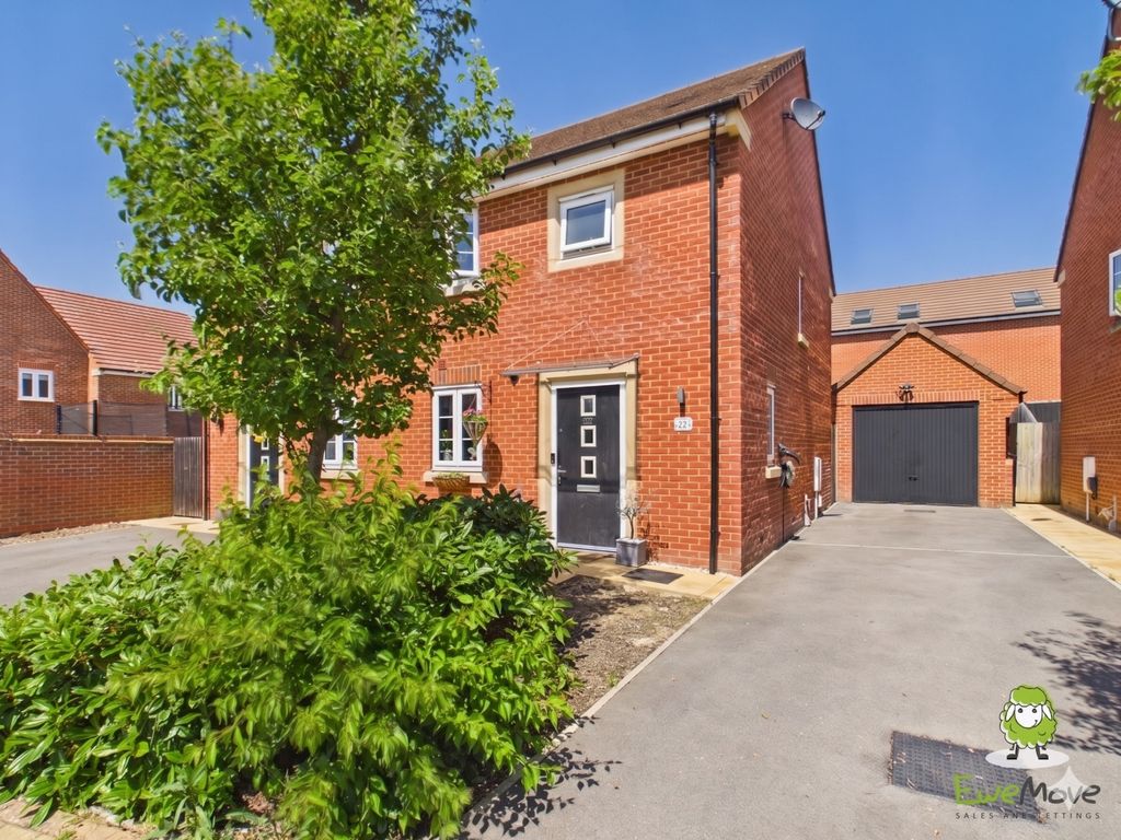 Property photo 1 of 20 Ewemove Estate Agents Basingstoke - Tubb Way
