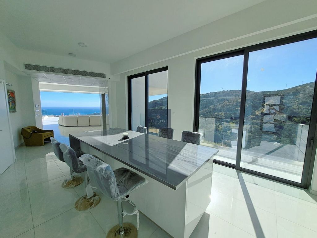 Property photo 2 of 31