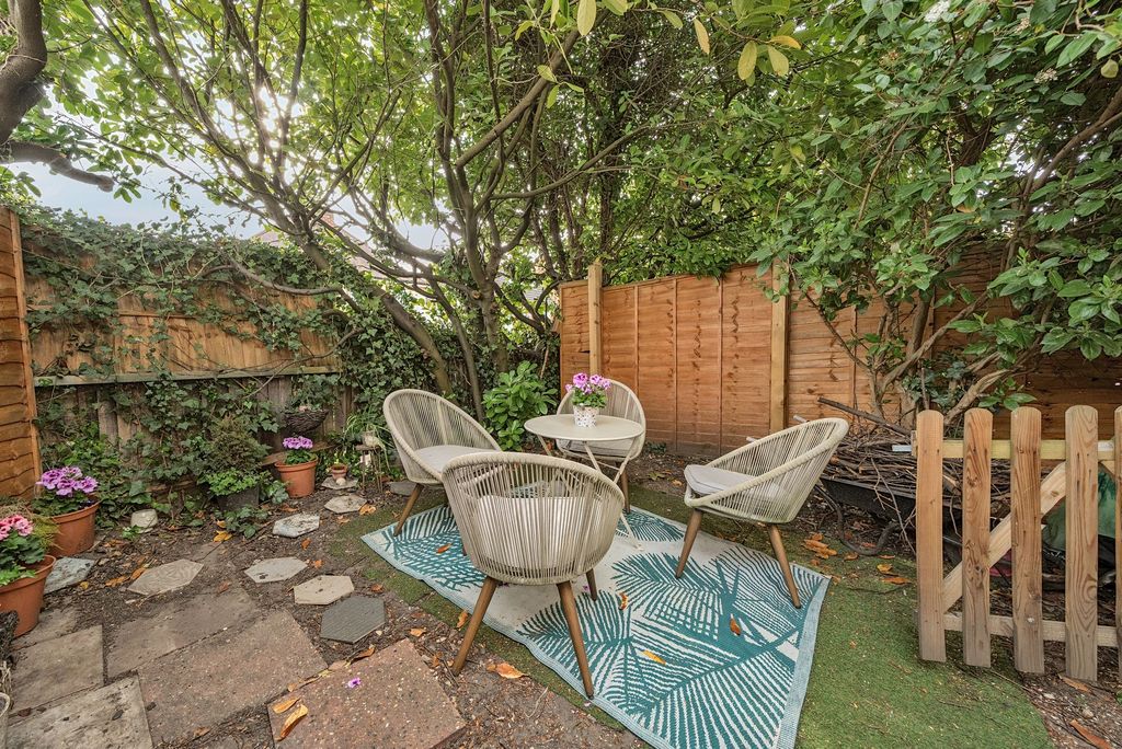 Property photo 2 of 22