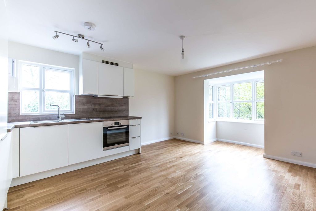 Property photo 3 of 14 Living_Room