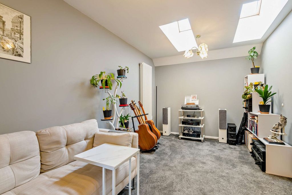 Property photo 3 of 22