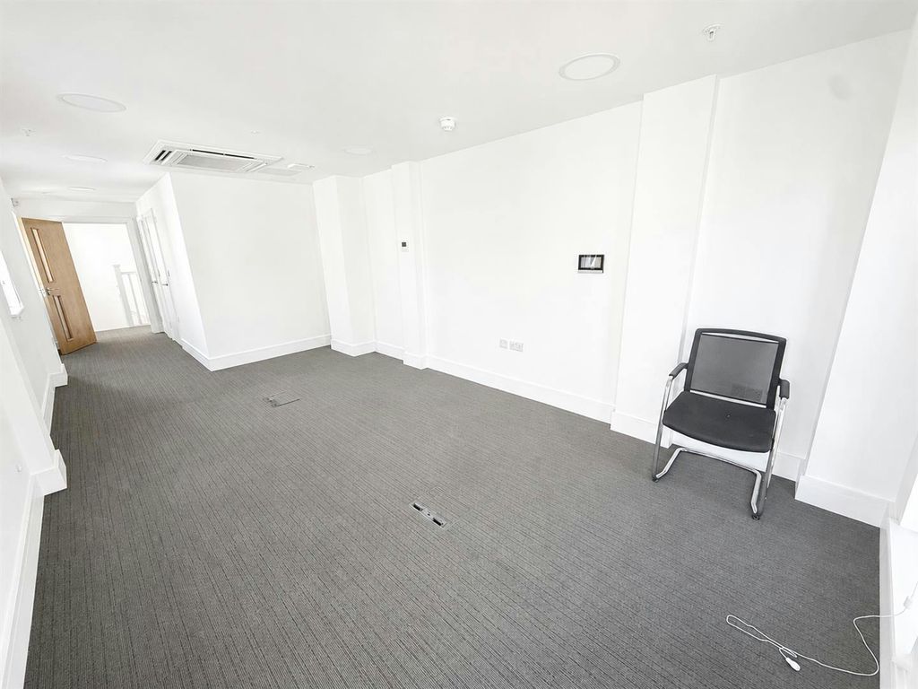 Property photo 3 of 6 Sbgxlkzxm0E6Ai4J4Qzyqw.Jpg