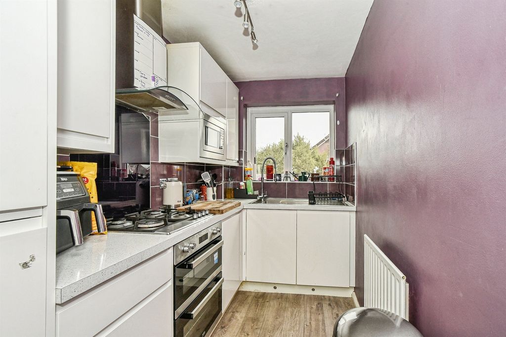 Property photo 3 of 12