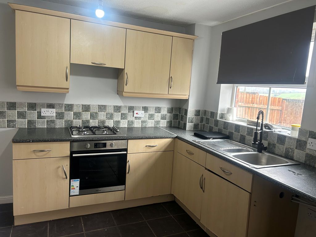 Property photo 2 of 8 Kitchen