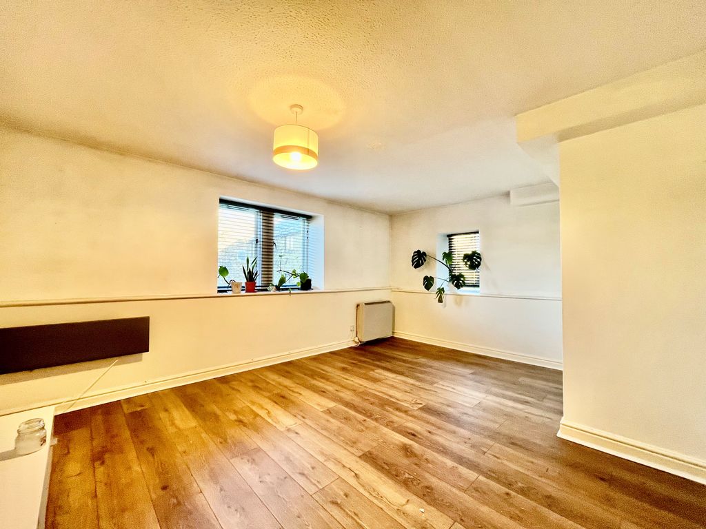 Property photo 3 of 7 Image