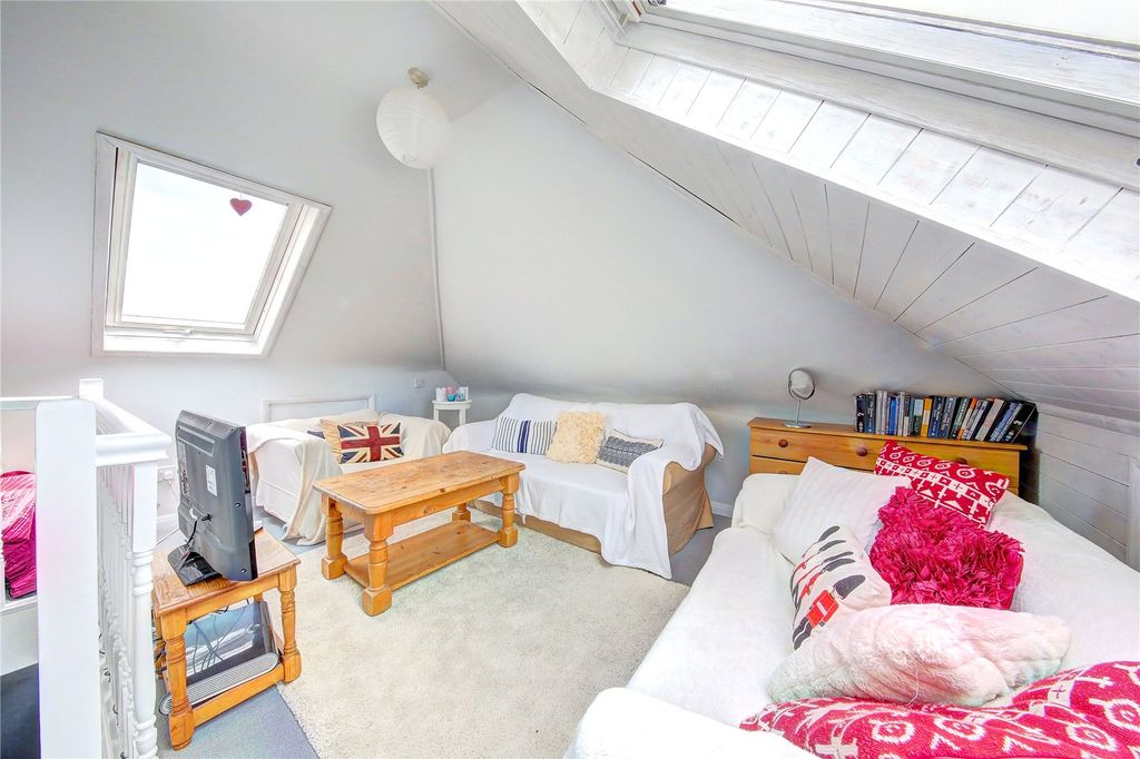 Property photo 3 of 7