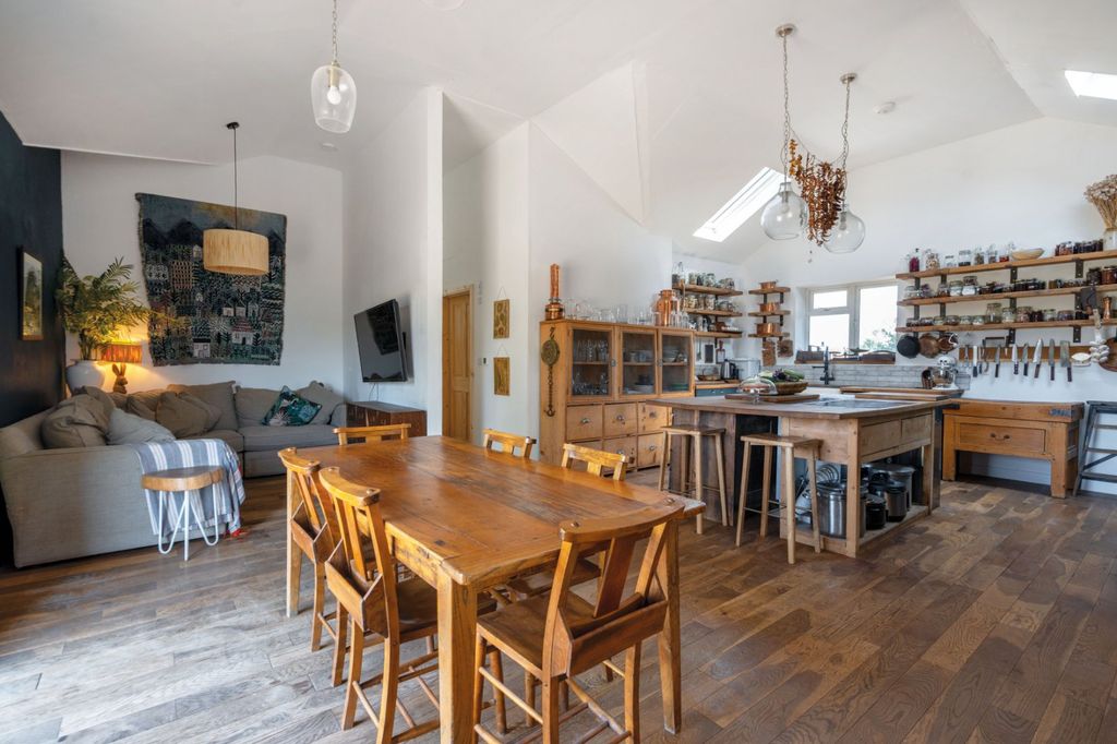 Property photo 3 of 29 Open Plan Kitchen