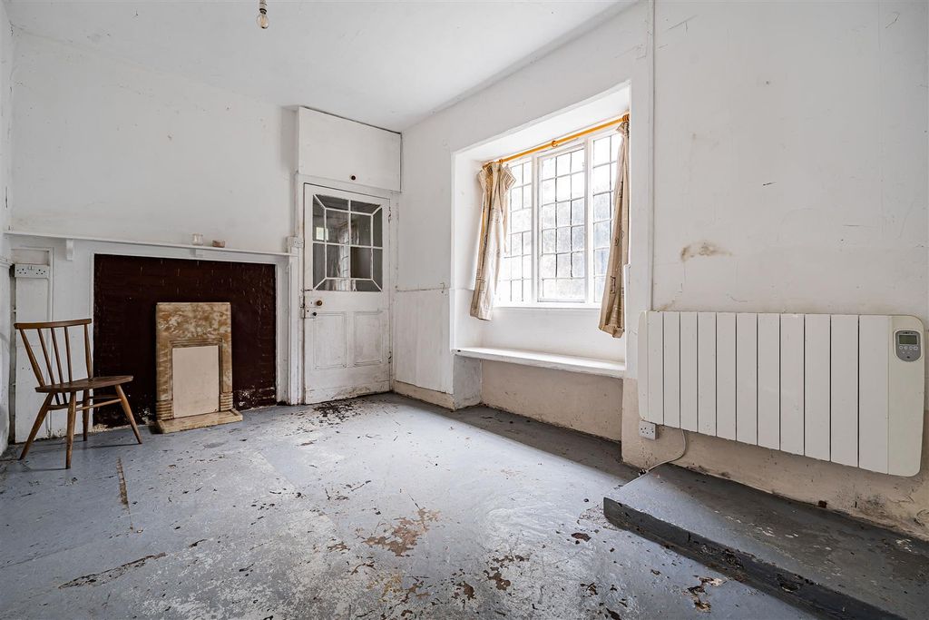 Property photo 3 of 38 25_68799.Jpg