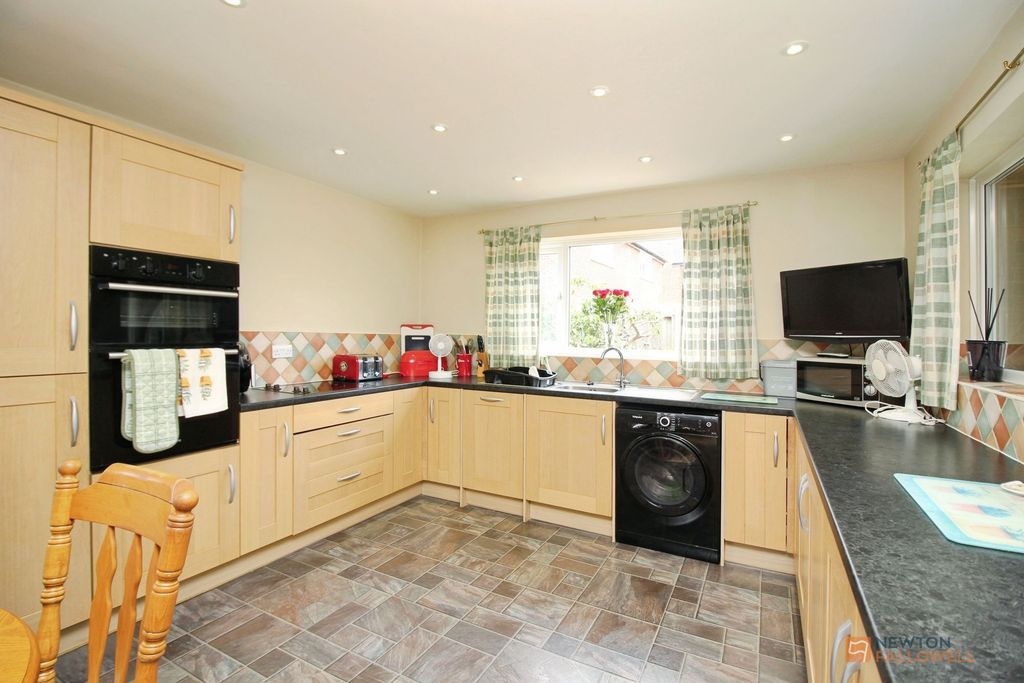 Property photo 3 of 21