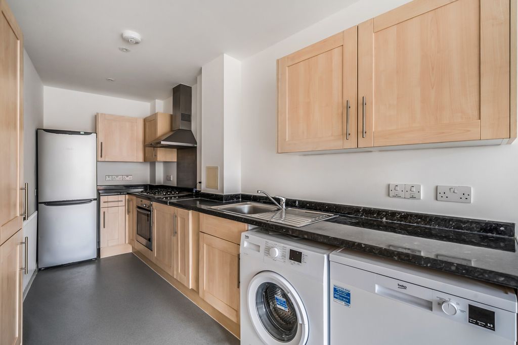 Property photo 3 of 12 Kitchen