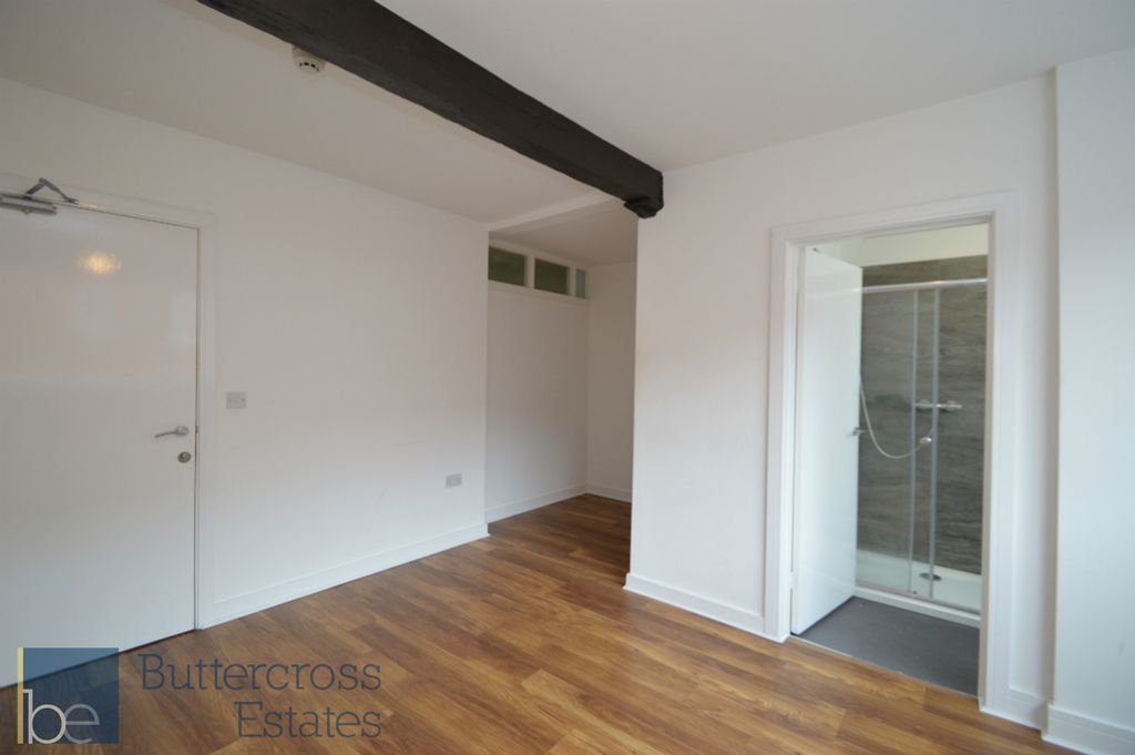 Property photo 1 of 6 Bedroom