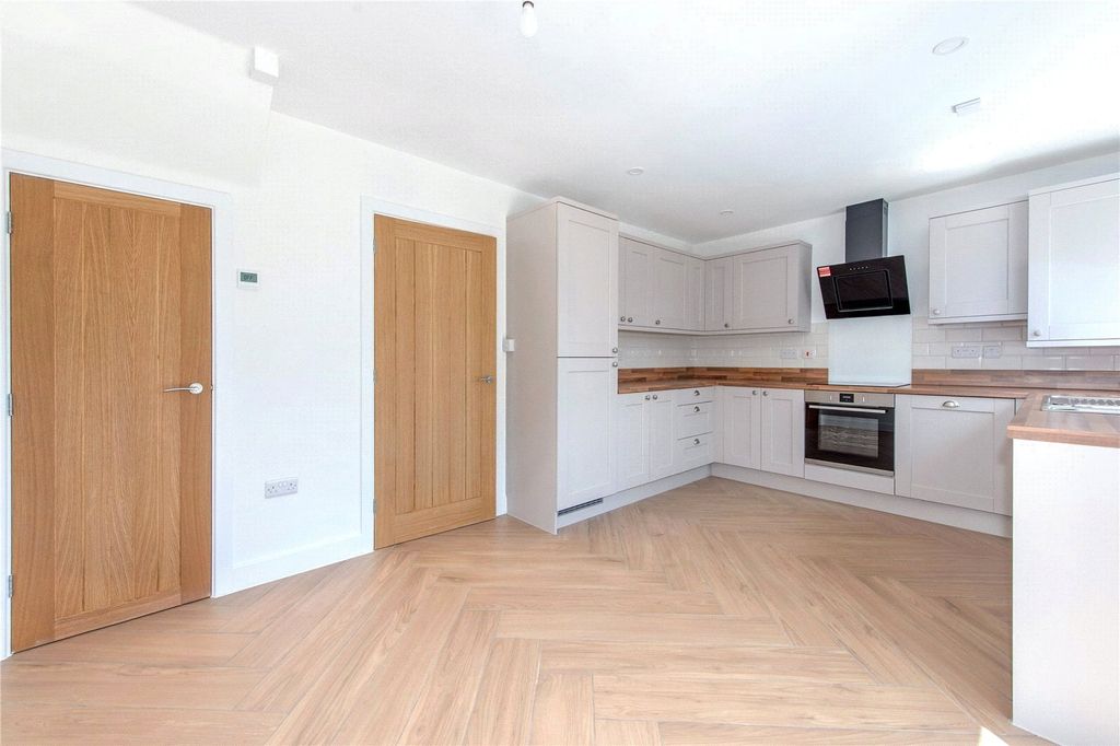 Property photo 2 of 24 Picture No. 15