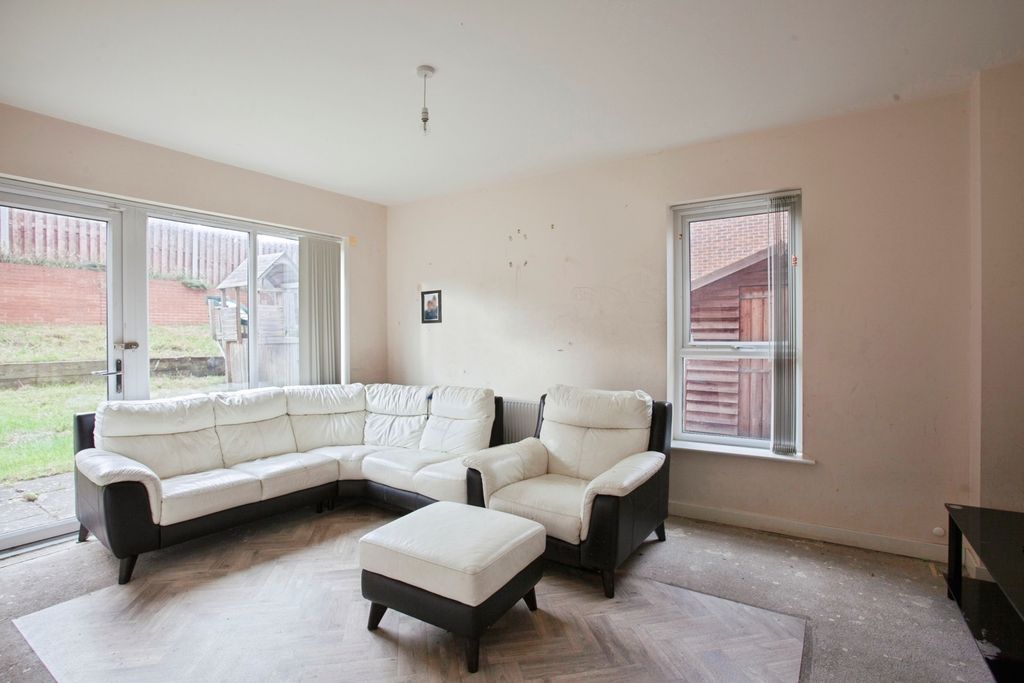 Property photo 2 of 17 Photo