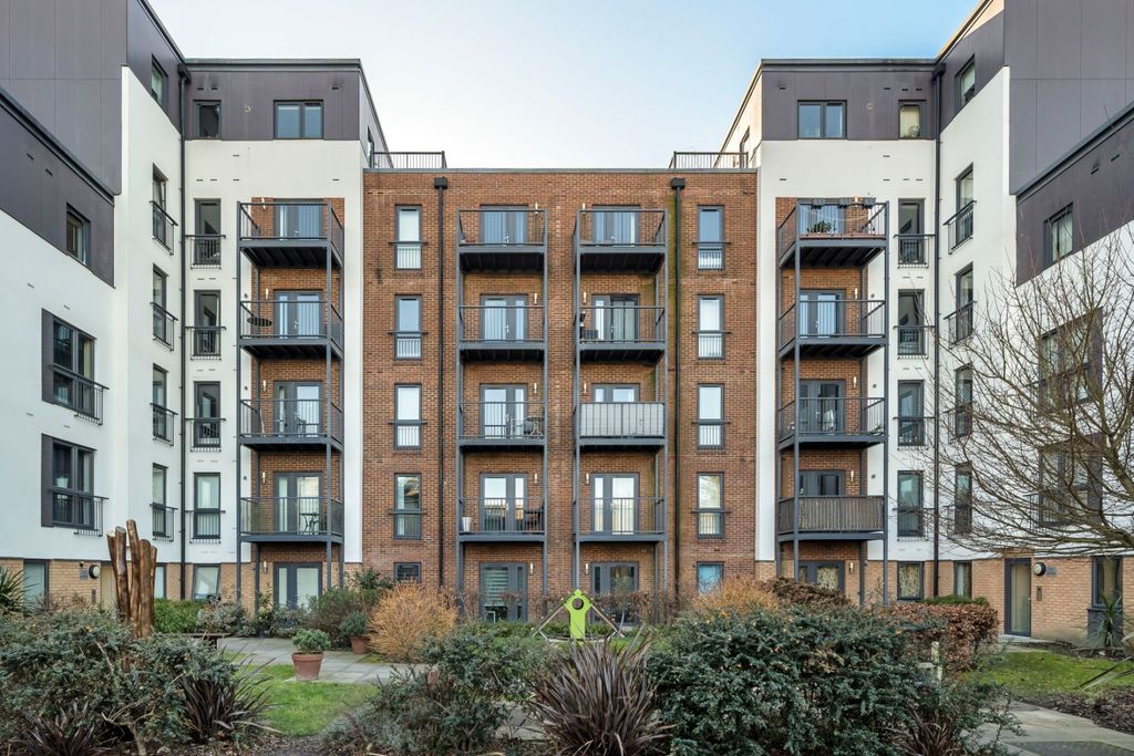 Property photo 2 of 8 Picture No. 18