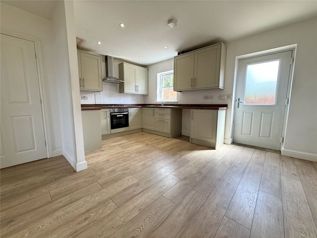 Property photo 2 of 19 Kitchen
