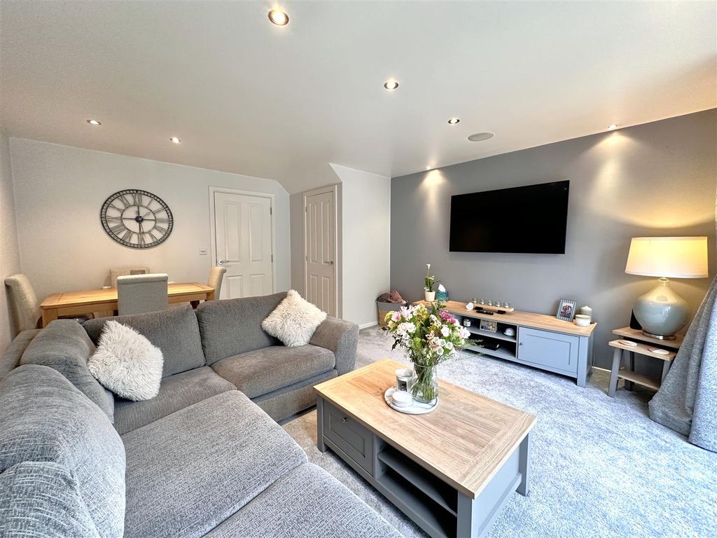 Property photo 2 of 20 Large Lounge/Diner 534