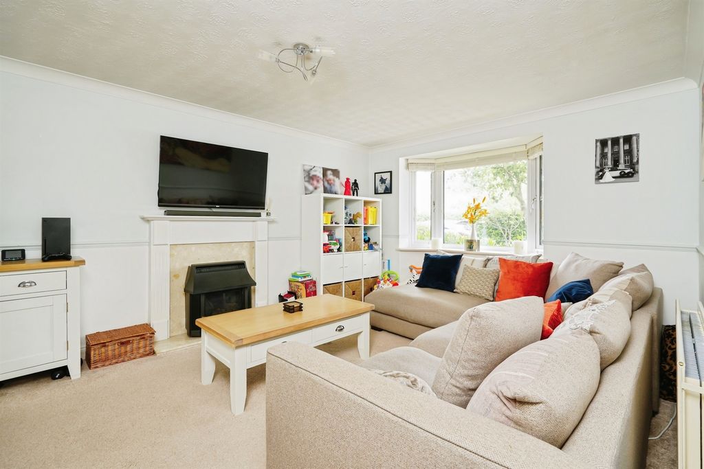 Property photo 3 of 17