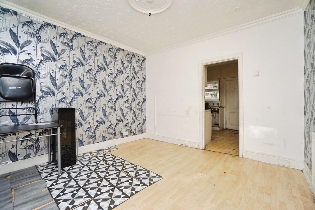 Property photo 3 of 17 Living Room