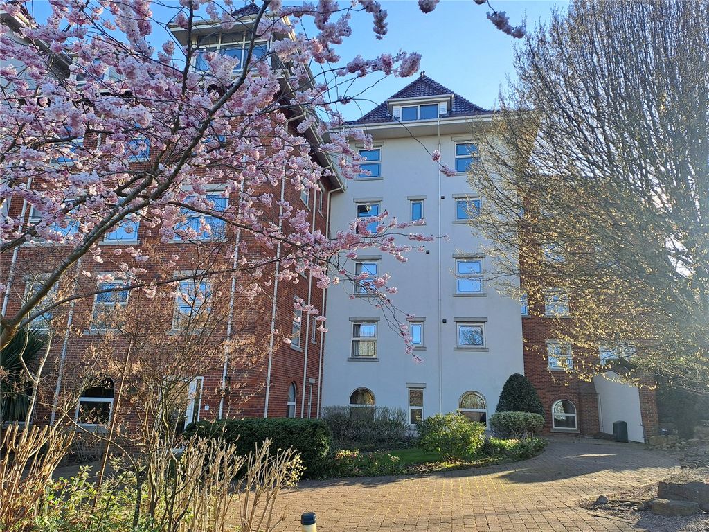 Property photo 1 of 19 Sheringham House