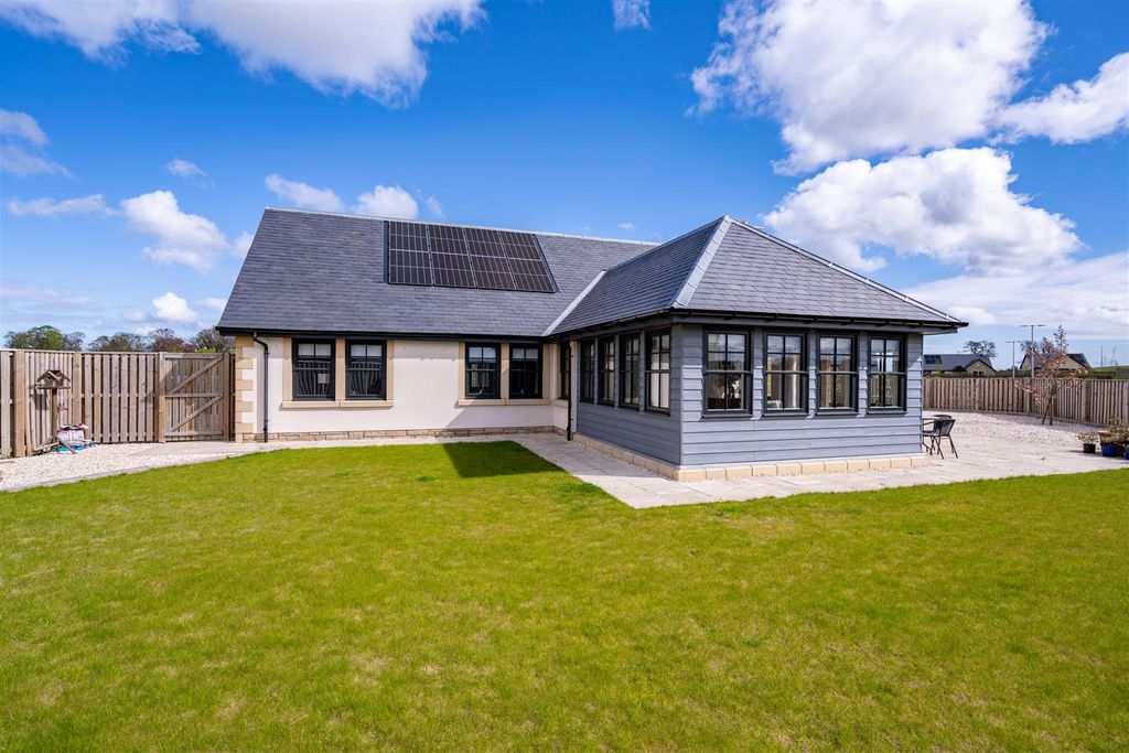 Property photo 1 of 24 1_Everly_Way_Swinton-3.Jpg