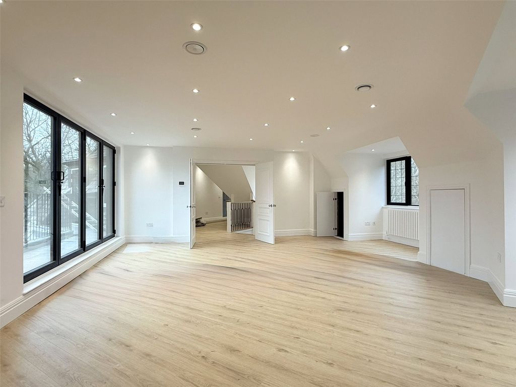 Property photo 1 of 14 Picture No. 09