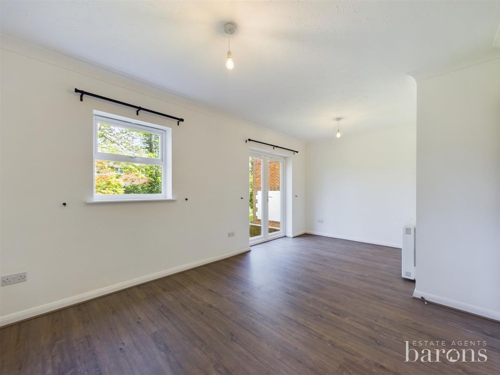 Property photo 3 of 11 Cam01093G0-Pr0295-Still008.Jpg